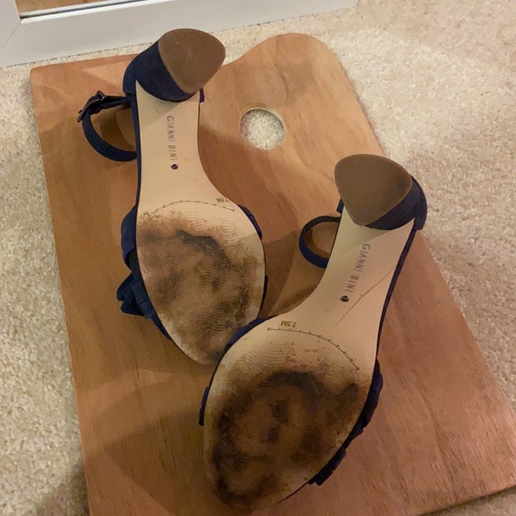 Navy Gianni Bini heels - Picture 4 of 6